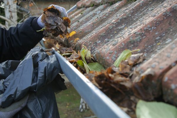 Commercial Gutter Unclogging Service