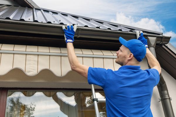 Rain Gutter Maintenance in Fort Myers